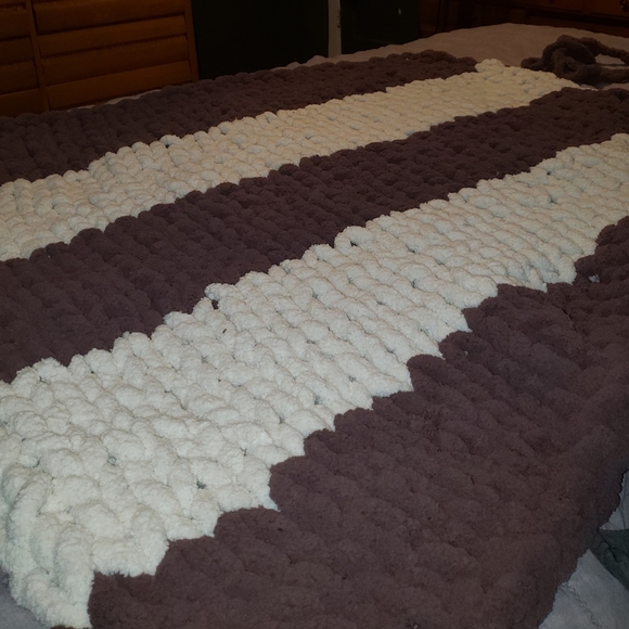 Chunky Knit Blanket - Picture 6 of 8